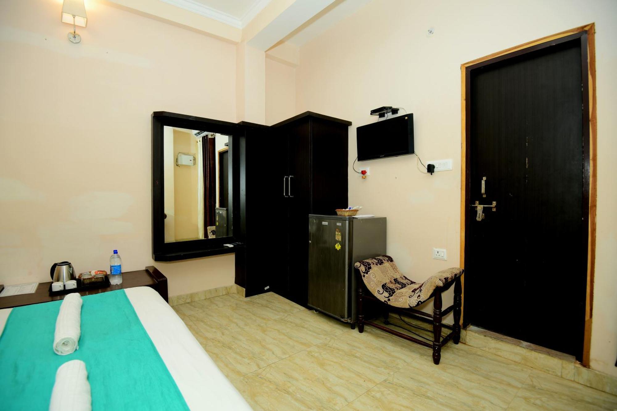 Ap Palace Hotel, Ayodhya Exterior photo