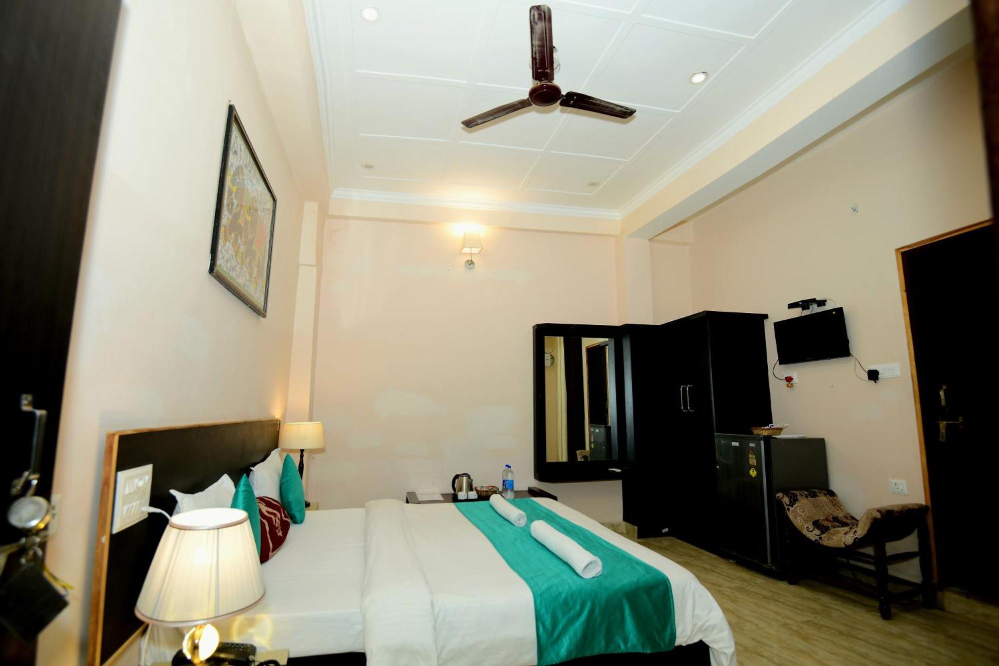 Ap Palace Hotel, Ayodhya Exterior photo